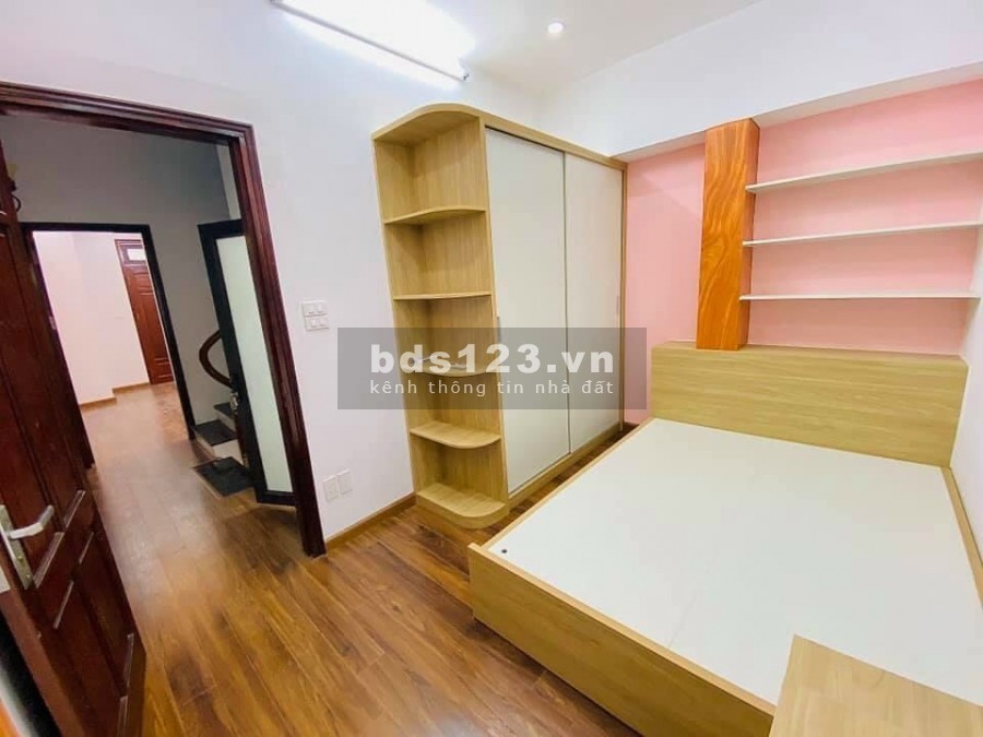 Bán nhà Bà Triệu dt 38m2 5 tầng ô tô đỗ vài mét giá bán chỉ 2,8 tỷ, mt 4.8m