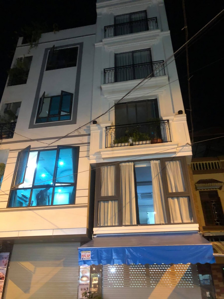 Cần bán gấp nhà Thụy Khuê, Tây Hồ, dt 35m2 6 tầng mt 3.6m nở hậu, giá 3.5 tỷ, lhcc