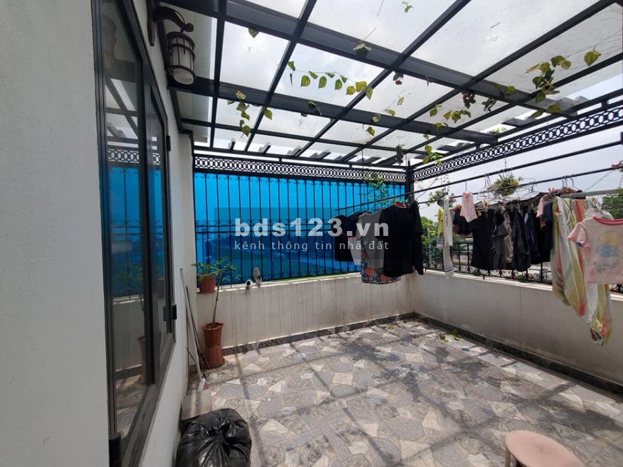 Cần thanh khoản gấp do làm ăn thua lỗ. Bán nhà mặt phố kinh doanh, giá bán 8.3 tỷ