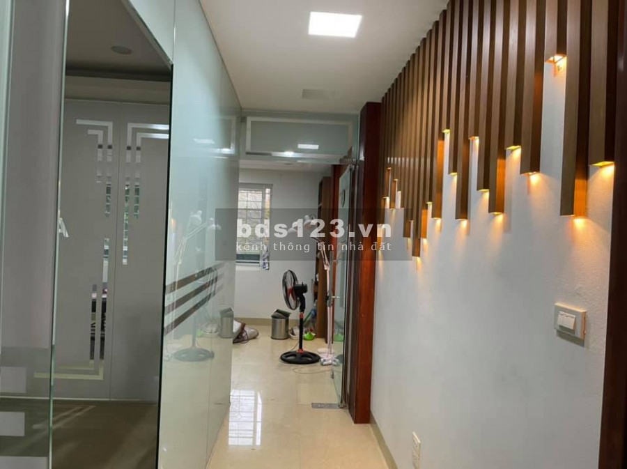 Nhà mới phố Trần Kim Xuyến view công viên, vỉa hè rộng, oto đỗ - 18 tỷ
