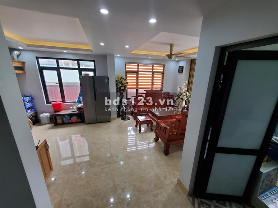 Cần thanh khoản gấp do làm ăn thua lỗ. Bán nhà mặt phố kinh doanh, giá bán 8.3 tỷ