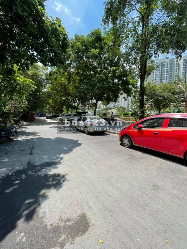 Nhà mới phố Trần Kim Xuyến view công viên, vỉa hè rộng, oto đỗ - 18 tỷ