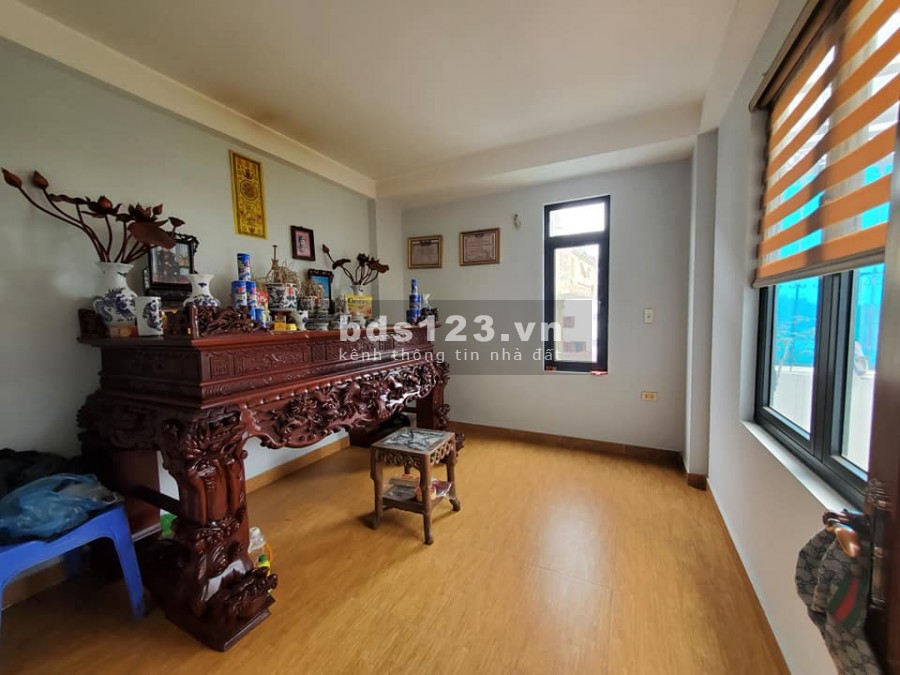 Cần thanh khoản gấp do làm ăn thua lỗ. Bán nhà mặt phố kinh doanh, giá bán 8.3 tỷ