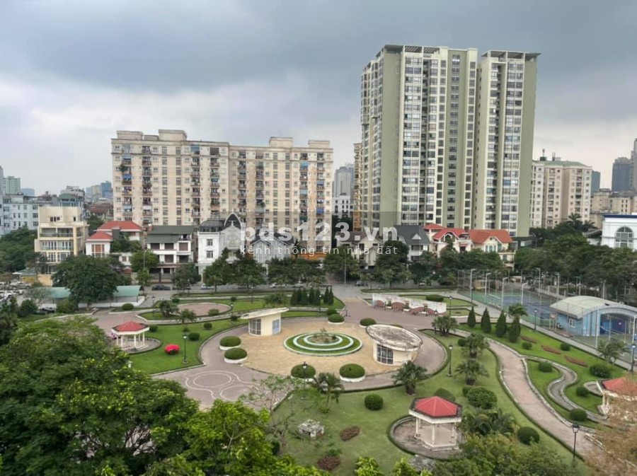 Nhà mới phố Trần Kim Xuyến view công viên, vỉa hè rộng, oto đỗ - 18 tỷ