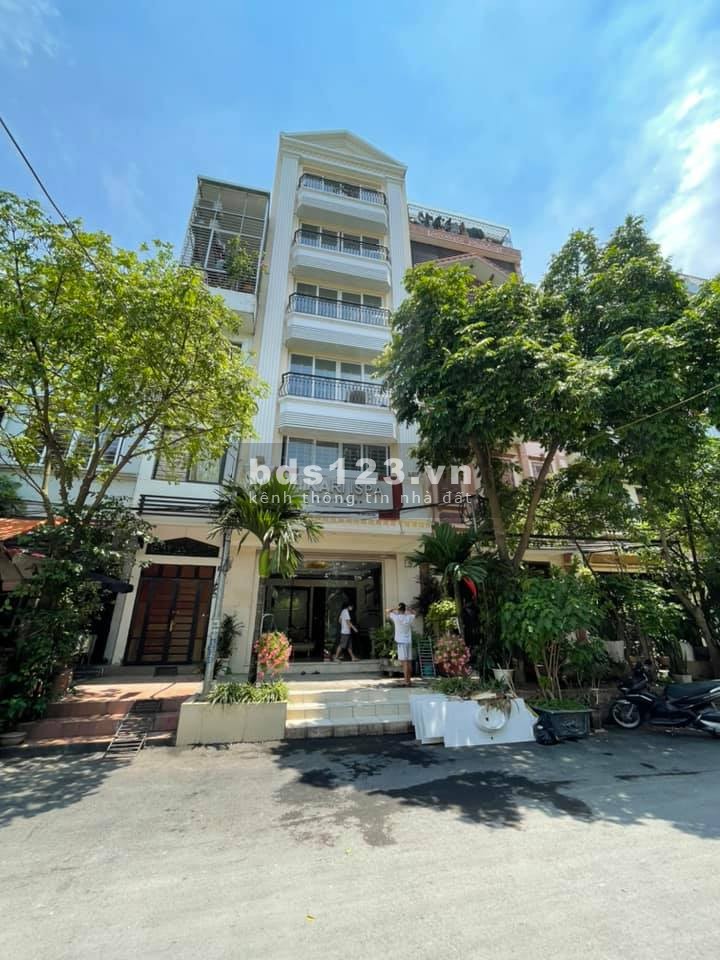 Nhà mới phố Trần Kim Xuyến view công viên, vỉa hè rộng, oto đỗ - 18 tỷ