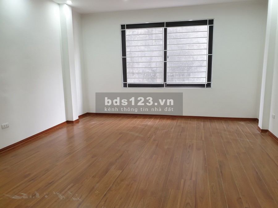 Cần tiền bán gấp phố Định Công ngõ thông gần hồ ô tô đỗ 20m, còn mới, tặng nội thất