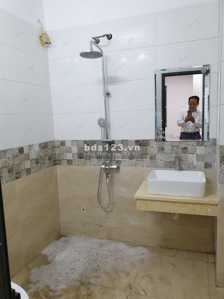 Cần tiền bán gấp phố Định Công ngõ thông gần hồ ô tô đỗ 20m, còn mới, tặng nội thất