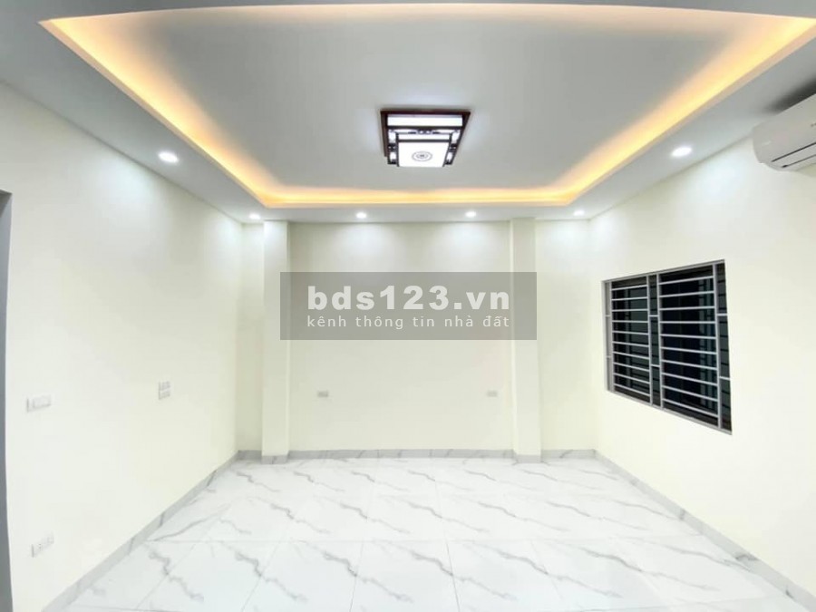 Cực Đỉnh, vỉa hè, kinh doanh, ô tô tránh, lô góc, ngõ to Đại Cồ Việt DT 30m2 nhỉnh 4 tỷ