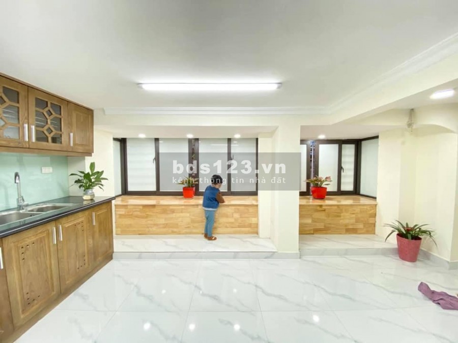 Cực Đỉnh, vỉa hè, kinh doanh, ô tô tránh, lô góc, ngõ to Đại Cồ Việt DT 30m2 nhỉnh 4 tỷ