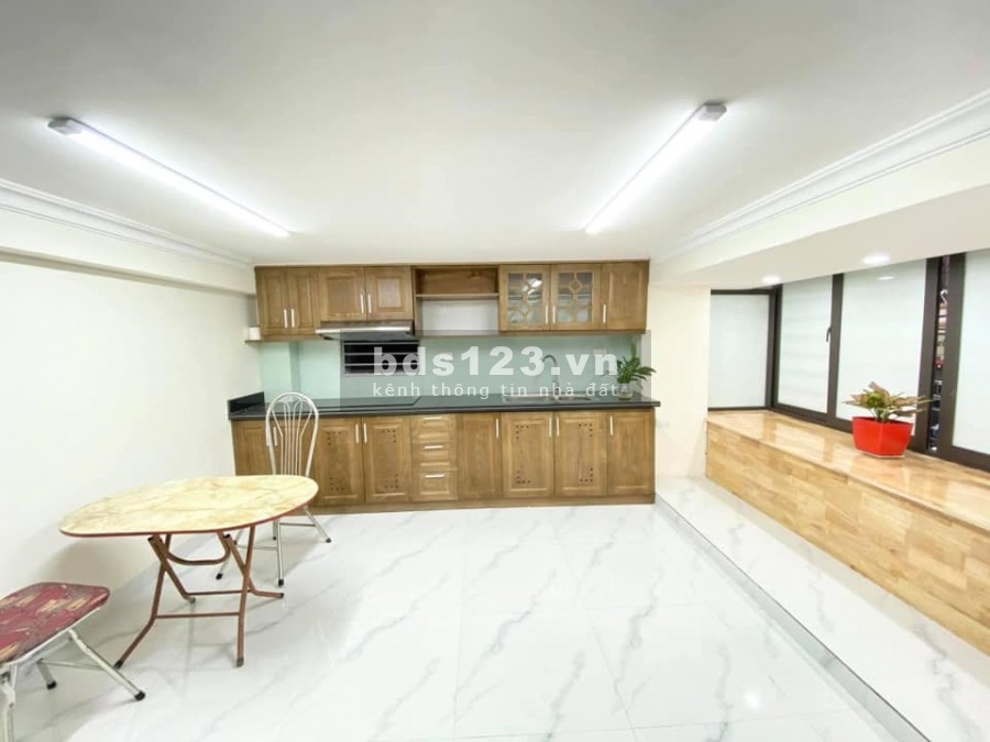Cực Đỉnh, vỉa hè, kinh doanh, ô tô tránh, lô góc, ngõ to Đại Cồ Việt DT 30m2 nhỉnh 4 tỷ