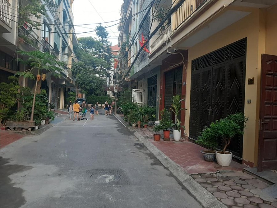 Siêu Hiếm! Bán nhà Dịch Vọng khu phân lô, Ô tô tránh, vỉa hè, 56m2, 5 tầng,