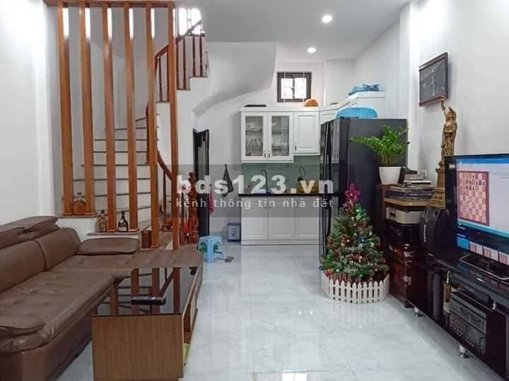 Gia đình cần bán nhà 35m2, 5 tầng, mặt tiền 4,3m, như mới, thoáng trước sau, full nội thất ở ngay tại Xuân Đỉnh