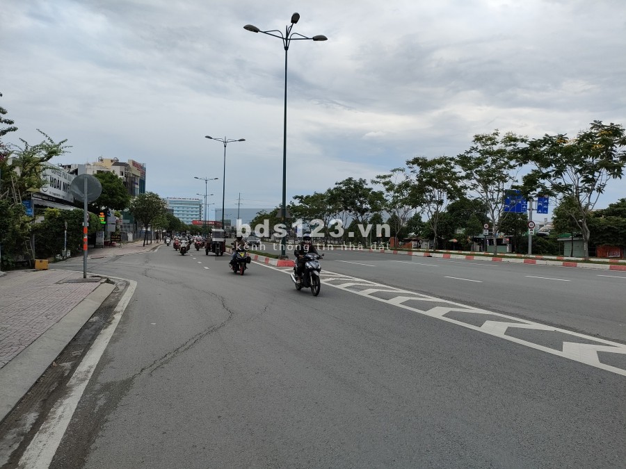 Bán nhà cấp 4 mặt tiền đường số 37 gần cầu Gò Dưa thanh phố Thủ Đức.