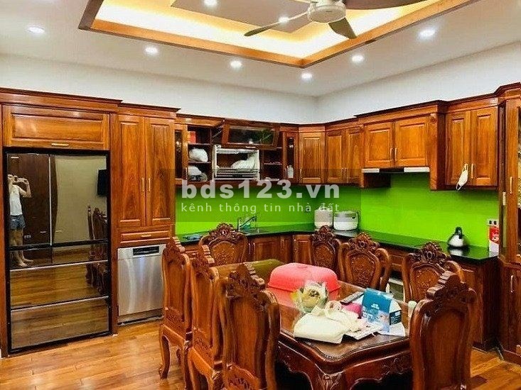 Bán nhà Tây Hồ khu vực an ninh tốt, gần hồ Tây phố đi bộ xung quanh tiện ích đầy đủ, dt 50m2, giá 9 tỷ