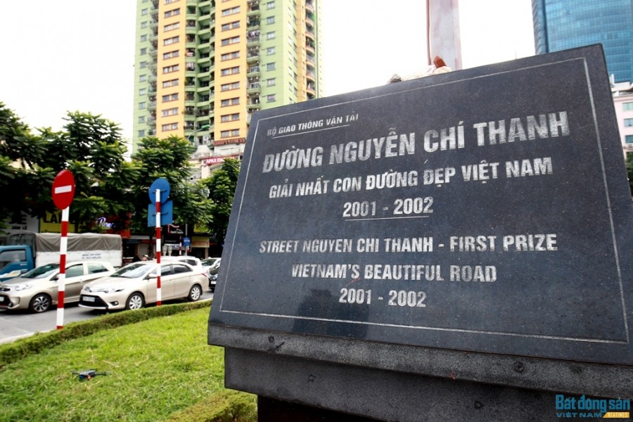 Bán nhà mặt phố 5 tầng Nguyễn Chí Thanh, lô góc mặt tiền rộng cung đường sầm uất