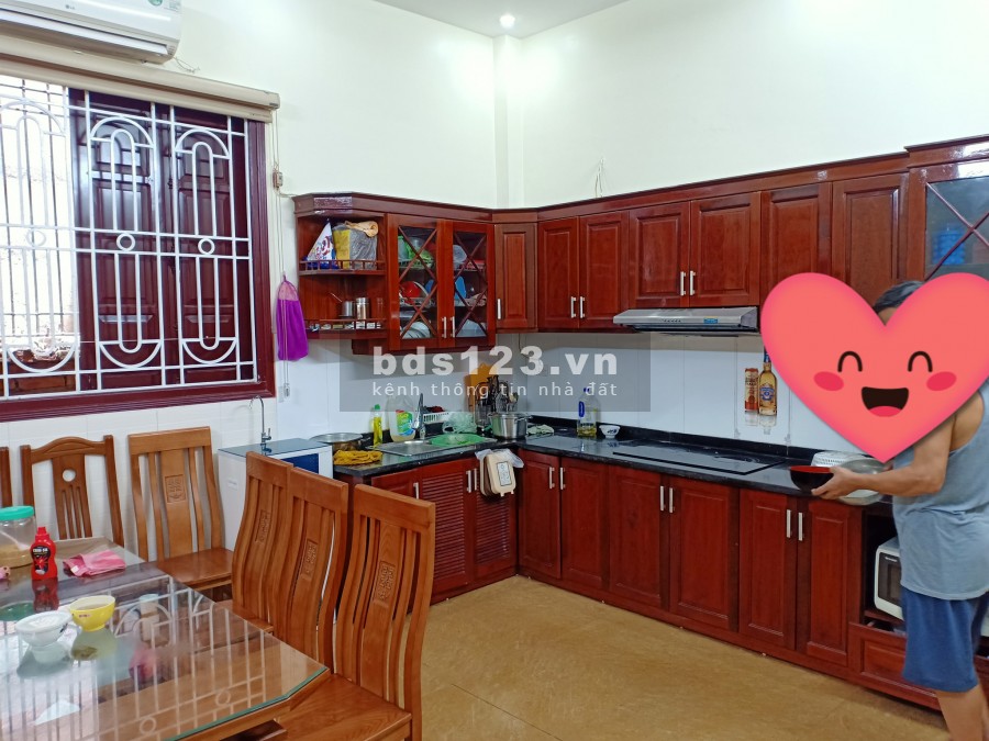Bán gấp nhà quận Đống Đa dt 36m2, mặt tiền 5,4m ô tô vào ngõ nhỉnh 3 tỷ