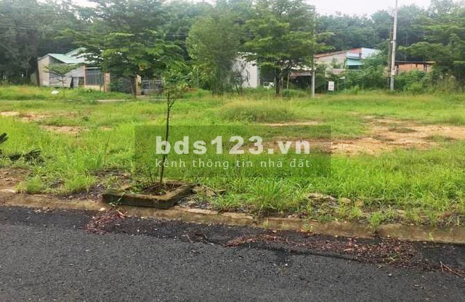 Bán nhanh miếng đất lô góc 2 mặt tiền 1530m2, xây tự do, thổ cư, shr, giá 500 triệu