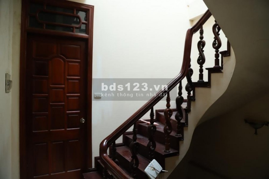 Bán nhà nguyên căn phố Định Công, 2 mặt thoáng, dt 50m2, tặng nội thất, lhcc