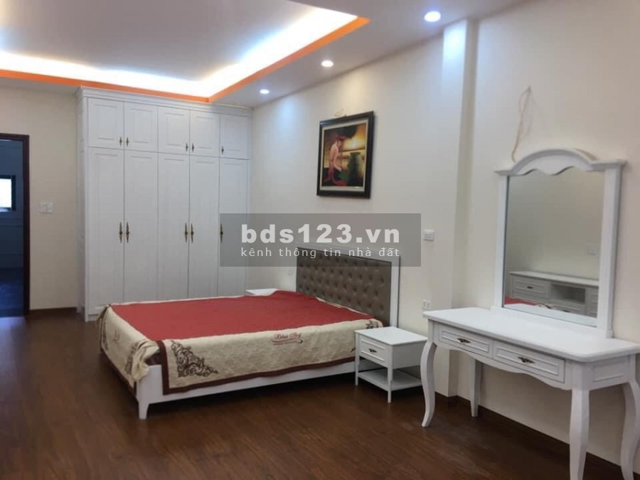 Bán nhà đẹp phố Khúc Thừa Dụ, dt 57m2, mt 5m, ngõ to thông thoáng ô tô vào tận cửa, giá 7.2 tỷ