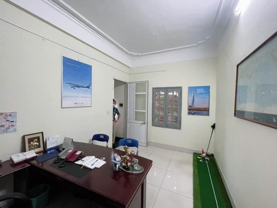 Bán gấp nhà Văn Cao, dt 68m2, 5 tầng, kinh doanh khủng, ô tô, thang máy, vỉa hè