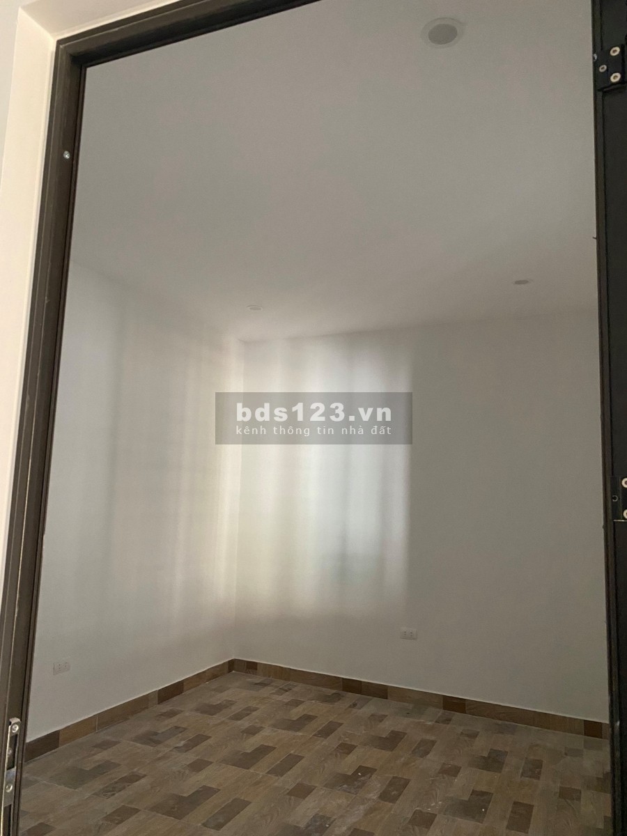 Bán nhà Nguyễn Kháng dt 50m2, mt 5.8m, ngõ rộng, gần chợ, giá 5.1 tỷ, lh 0961427470