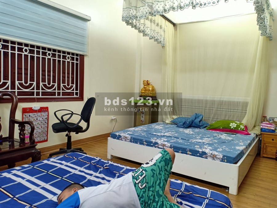 Bán gấp nhà quận Đống Đa dt 36m2, mặt tiền 5,4m ô tô vào ngõ nhỉnh 3 tỷ