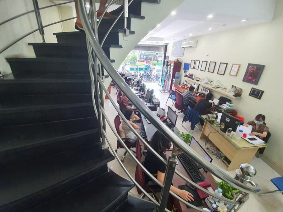 Bán gấp nhà Văn Cao, dt 68m2, 5 tầng, kinh doanh khủng, ô tô, thang máy, vỉa hè