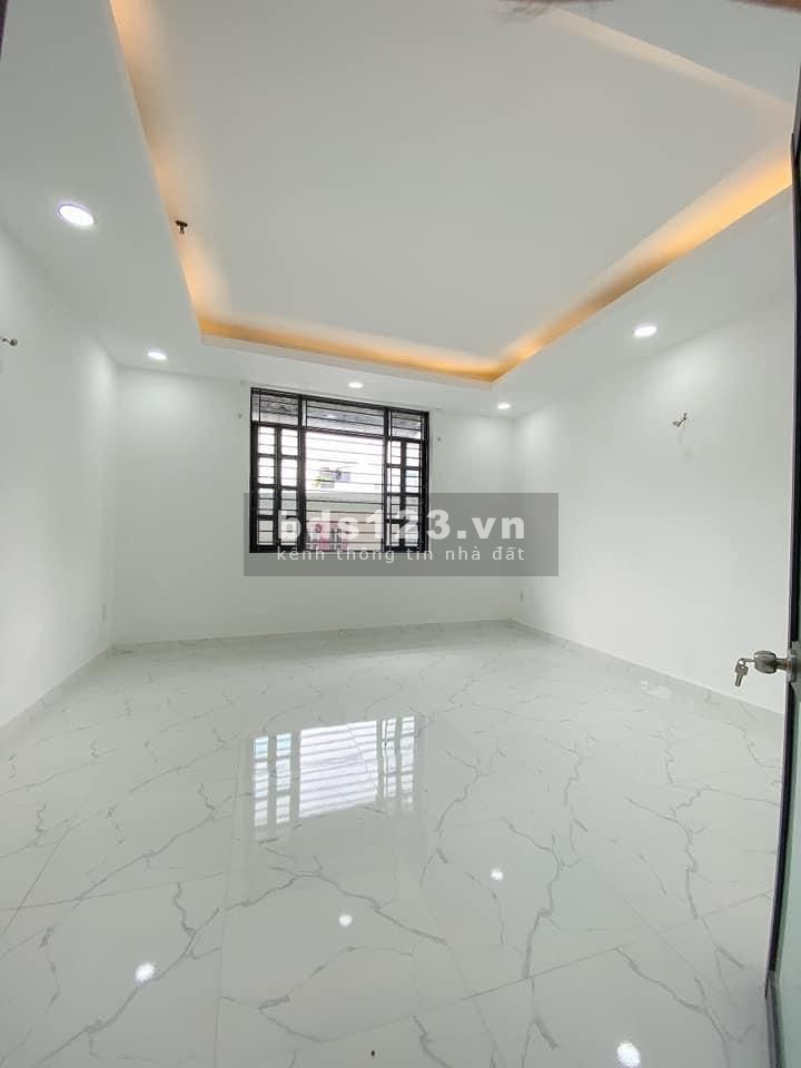 Tân Bình phường 8 bán nhà mới 5 tầng dt 36m2 giá chỉ nhỉnh giá 5 tỷ kế bên Quận 10