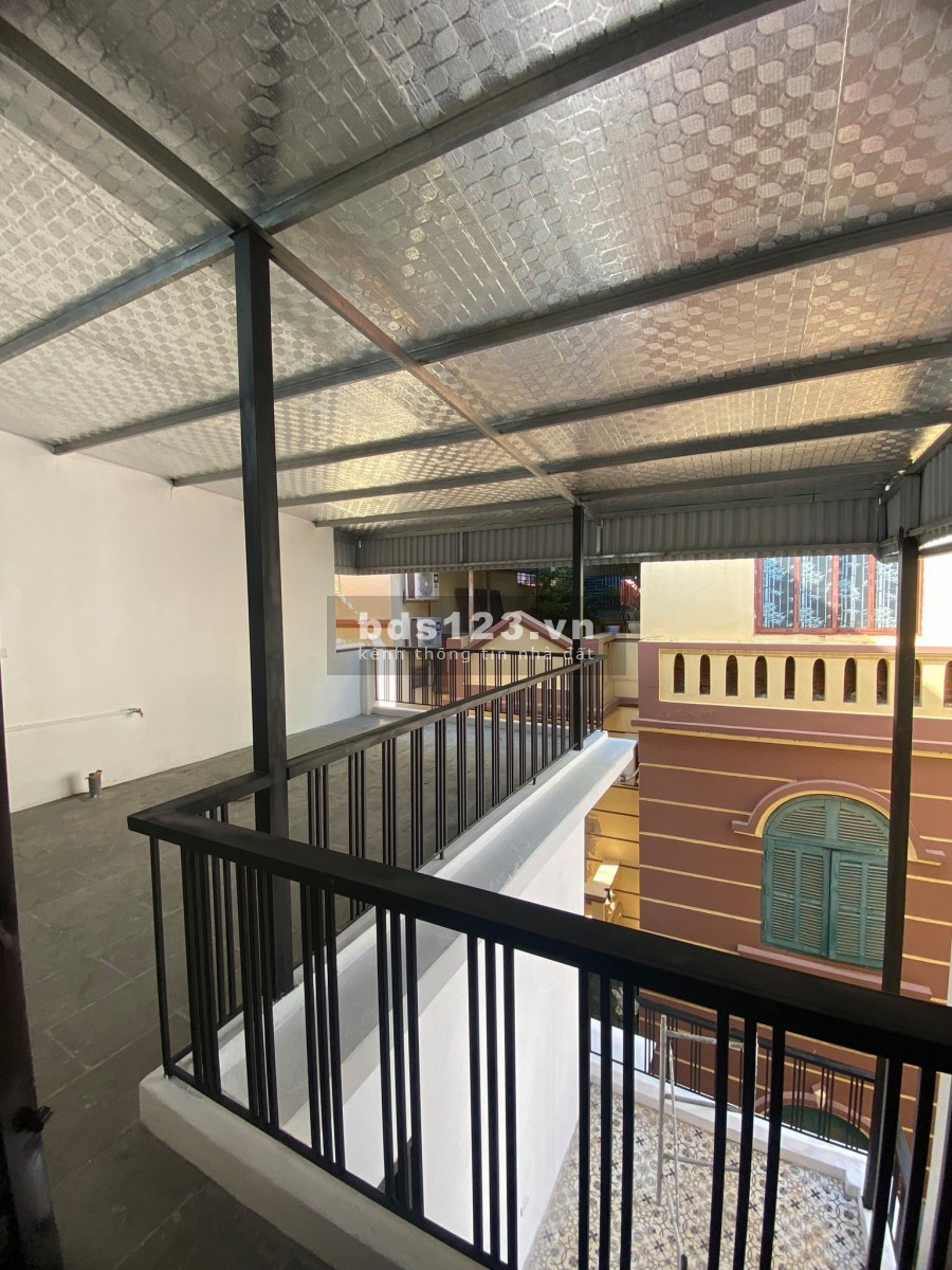 Bán nhà Nguyễn Kháng dt 50m2, mt 5.8m, ngõ rộng, gần chợ, giá 5.1 tỷ, lh 0961427470