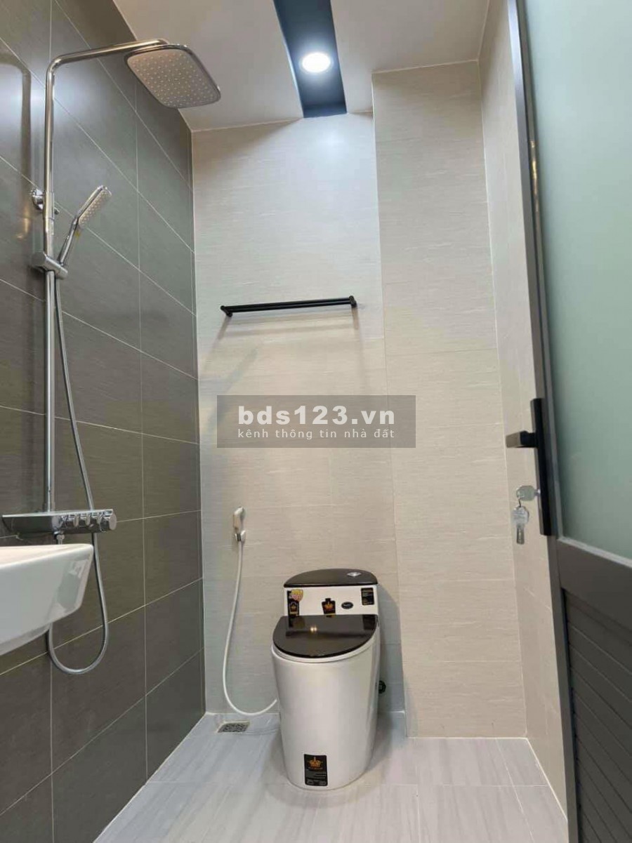 Nhà chính chủ, sổ hồng riêng xây 2 lầu mới tại Quận 12 giá bán nhanh 2,42 tỷ