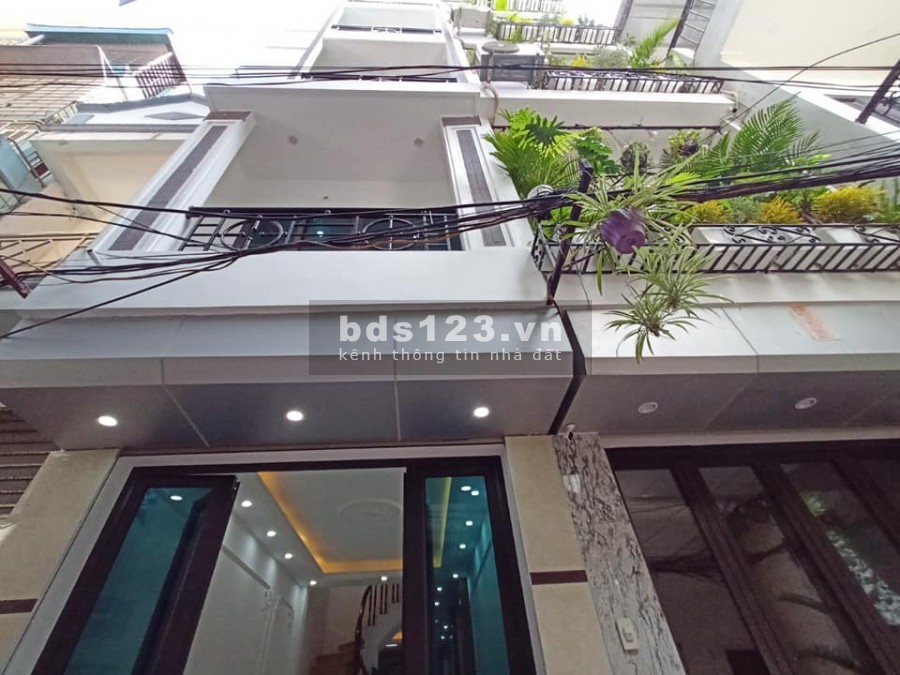 Bán nhà mới ngõ Thịnh Quang, DT 46mx6 tầng,taxi đỗ cửa giá 6.1 tỷ