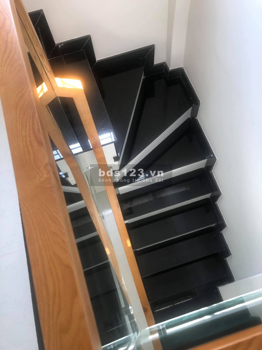 Nhà đẹp ở ngay dt 51m2 hẻm an ninh Xô Viết Nghệ Tĩnh p17 Bình Thạnh, 2 tầng, 2pn