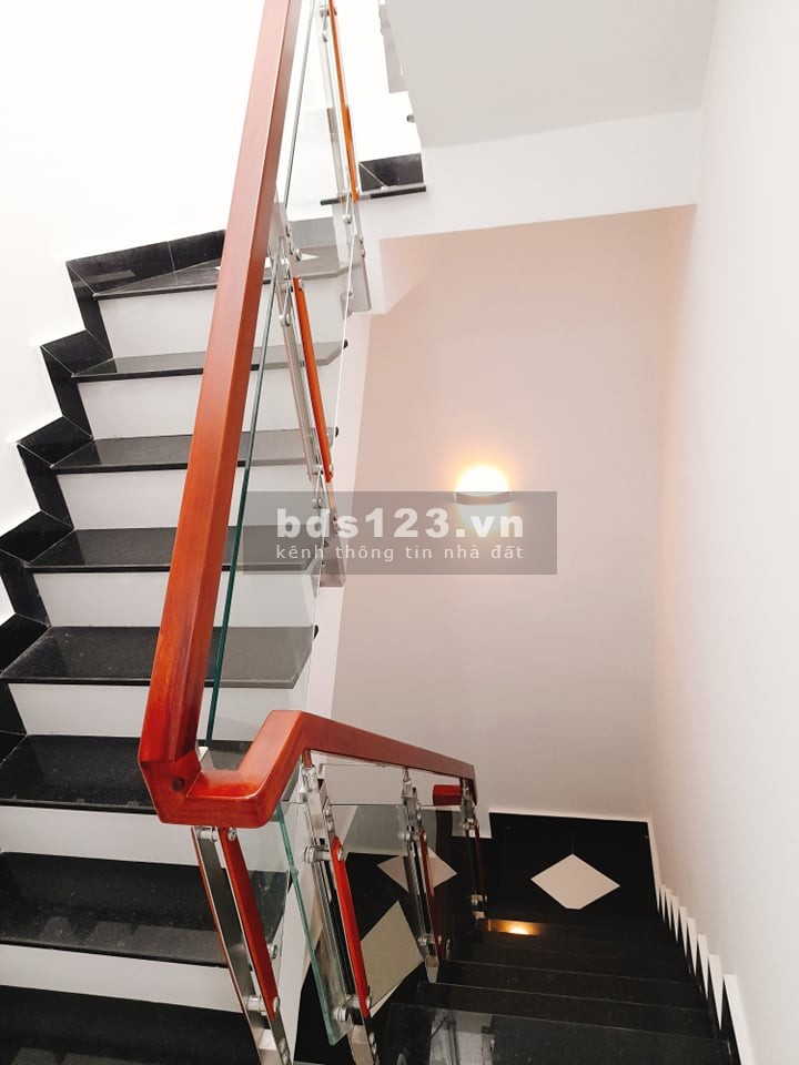 Nhà Âu Dương Lân Quận 8 Mới Xây Dựng Sổ Nở Hậu Đẹp, giá thoả thuận