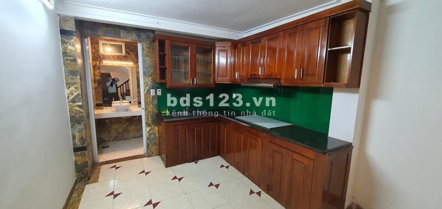Trung tâm Đống Đa. Cách phố 25m. Biệt thự 5 sao. Nhà 3 mặt thoáng, giá 6,5 tỷ