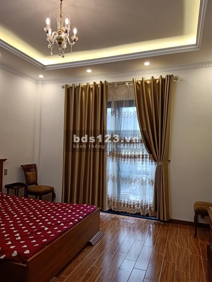 Bán nhà Nguyễn Khang lô góc 2 mặt thoáng mt 5m diện tích 46m2 đúc 4 tầng, giá 4.9 tỷ