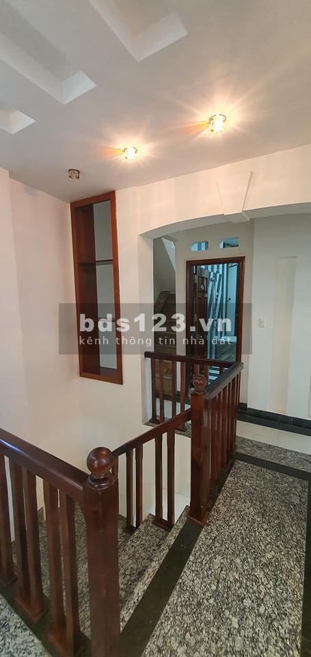 Trung tâm Đống Đa. Cách phố 25m. Biệt thự 5 sao. Nhà 3 mặt thoáng, giá 6,5 tỷ