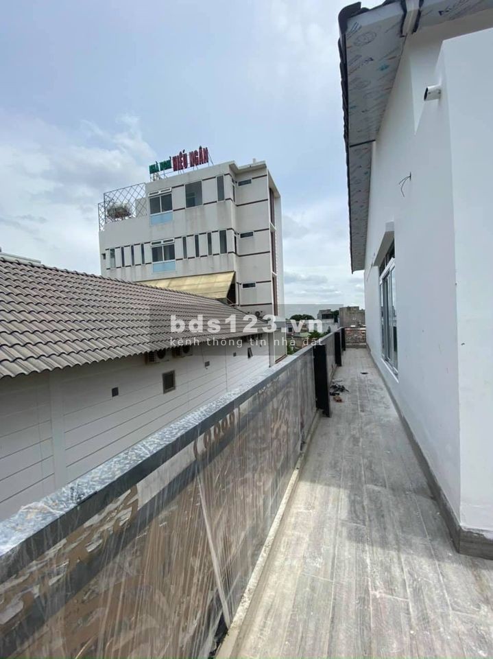 Căn nhà Hiện Đại 3 mặt Tiền 6x30 hẻm Trương Đăng Quế, Tân Lợi, Buôn Me Thuột