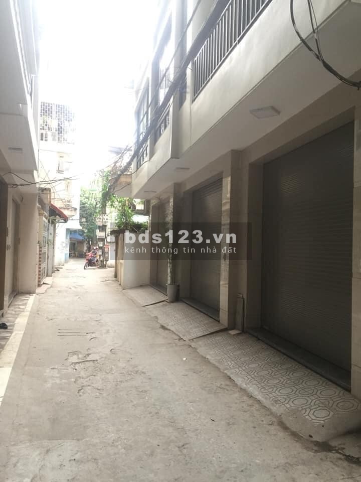 Bán nhà Nguyễn Khang lô góc 2 mặt thoáng mt 5m diện tích 46m2 đúc 4 tầng, giá 4.9 tỷ
