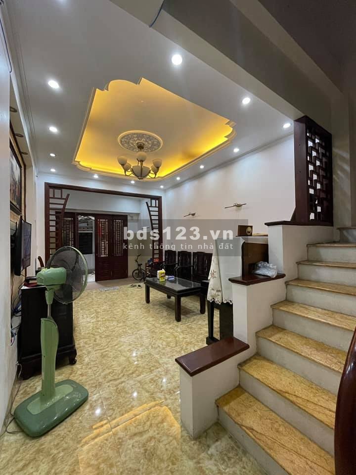 Ở Chung cư! Bán gấp Nhà vip Phố Hoa Bằng DT 60m2 mt 4m, ô tô đỗ cửa L/h 0965 128 850