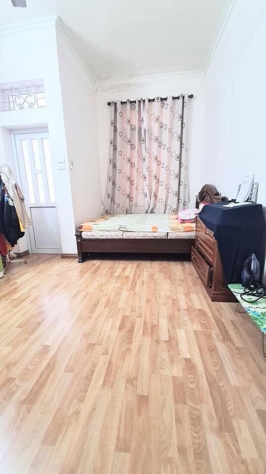 Cần bán gấp nhà gần khu Bách Khoa, dt 40m2, 5 tầng, ô tô gần, ở ngay, nhỉnh 3 tỷ, lh 0394357733