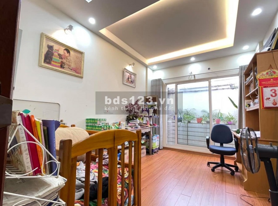 Nhà Gia Thụy 50m ô tô tránh, 4 chỗ qua nhà, lô góc thoáng mát, giá bán 3.9 tỷ