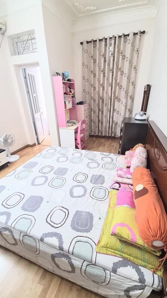 Cần bán gấp nhà gần khu Bách Khoa, dt 40m2, 5 tầng, ô tô gần, ở ngay, nhỉnh 3 tỷ, lh 0394357733
