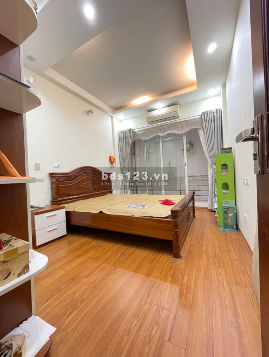 Nhà Gia Thụy 50m ô tô tránh, 4 chỗ qua nhà, lô góc thoáng mát, giá bán 3.9 tỷ