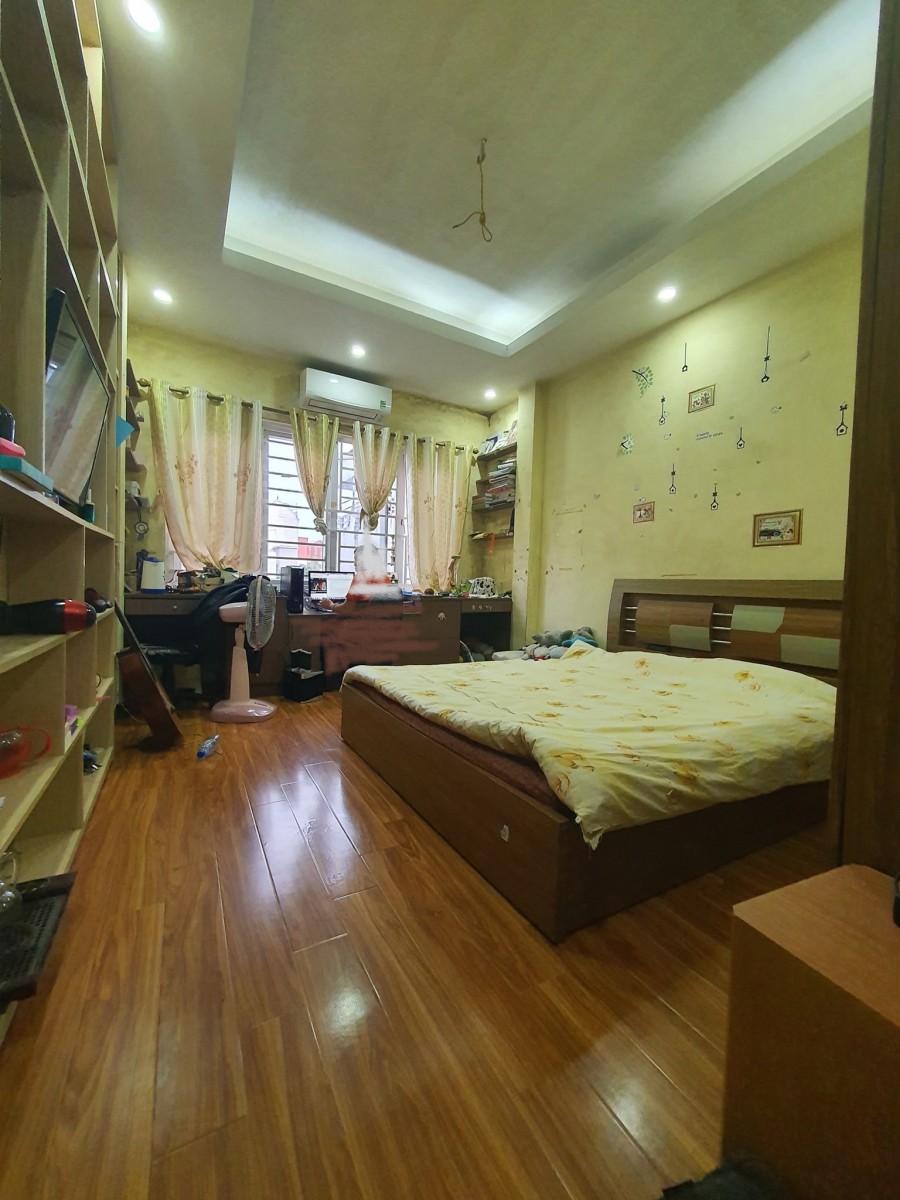 Nhà phố Trần Thái Tông, Cầu Giấy, DT: 33m2. 6T, Kinh doanh. Giá hơn 4 tỷ