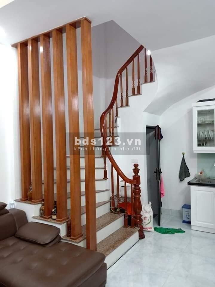 Gia đình cần bán nhà 35m2, 5 tầng, mặt tiền 4,3m, như mới, thoáng trước sau, full nội thất ở ngay tại Xuân Đỉnh