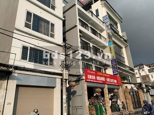 Cần thanh khoản gấp do làm ăn thua lỗ. Bán nhà mặt phố kinh doanh, giá bán 8.3 tỷ