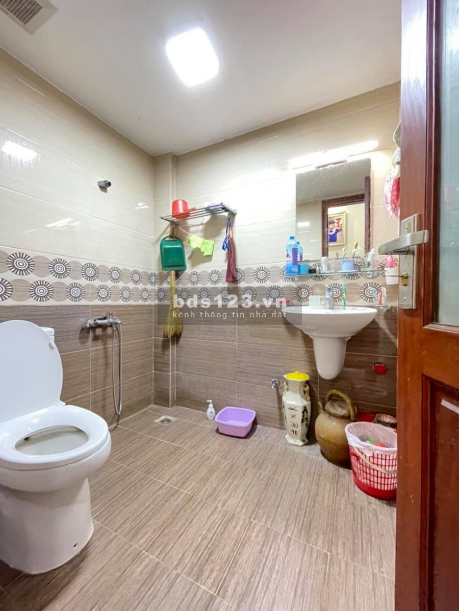 Nhà Gia Thụy 50m ô tô tránh, 4 chỗ qua nhà, lô góc thoáng mát, giá bán 3.9 tỷ