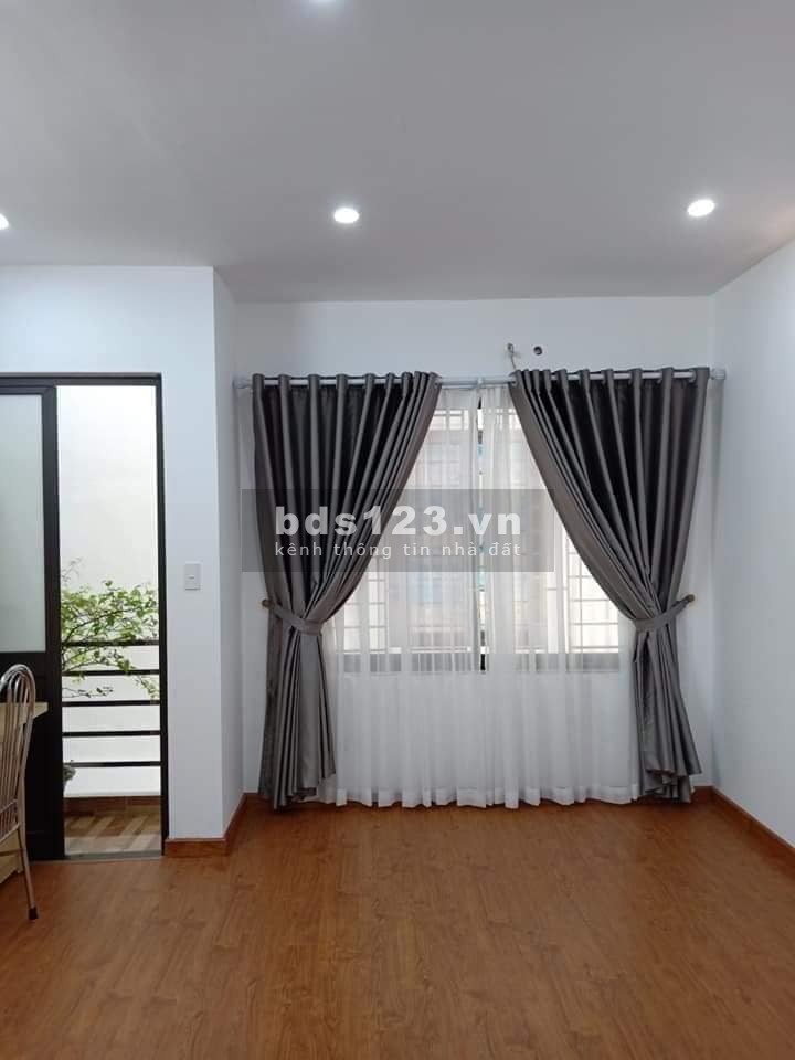 Gia đình cần bán nhà 35m2, 5 tầng, mặt tiền 4,3m, như mới, thoáng trước sau, full nội thất ở ngay tại Xuân Đỉnh