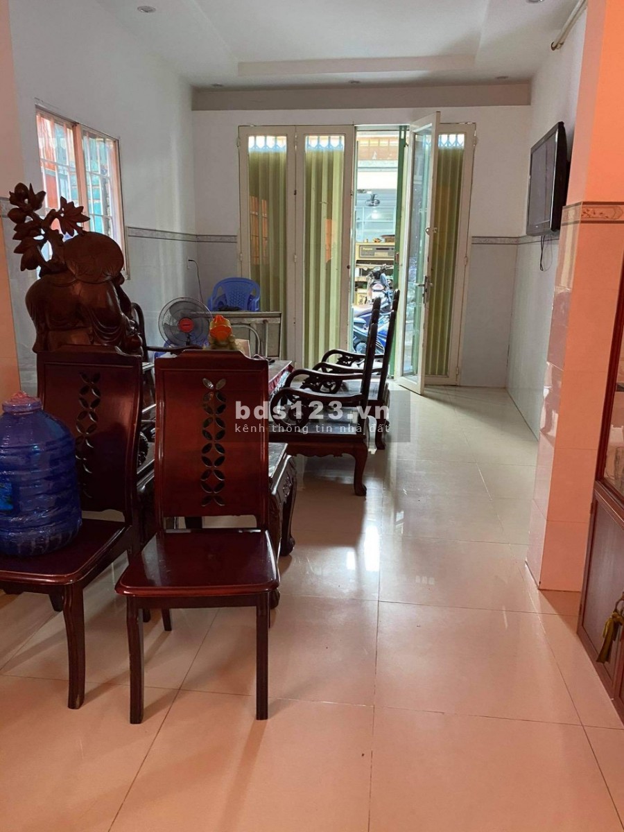 Bán gấp nhà nguyên căn dt 80m2 ngay trung tâm thể thao Tân Sơn Nhì, giá 6.8 tỷ