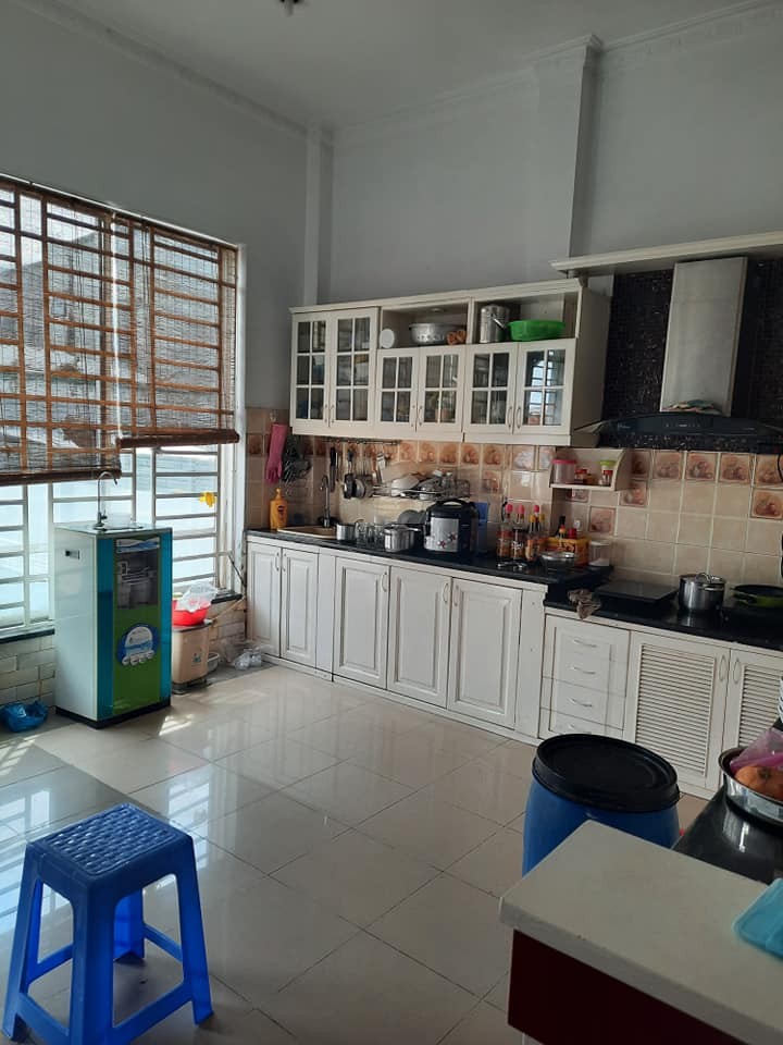 Hẻm xe tải Trịnh Đình Trọng, 4 tầng, btct dt 200m2 (5x40), giá chỉ 13.3 tỷ, lh 0979847570